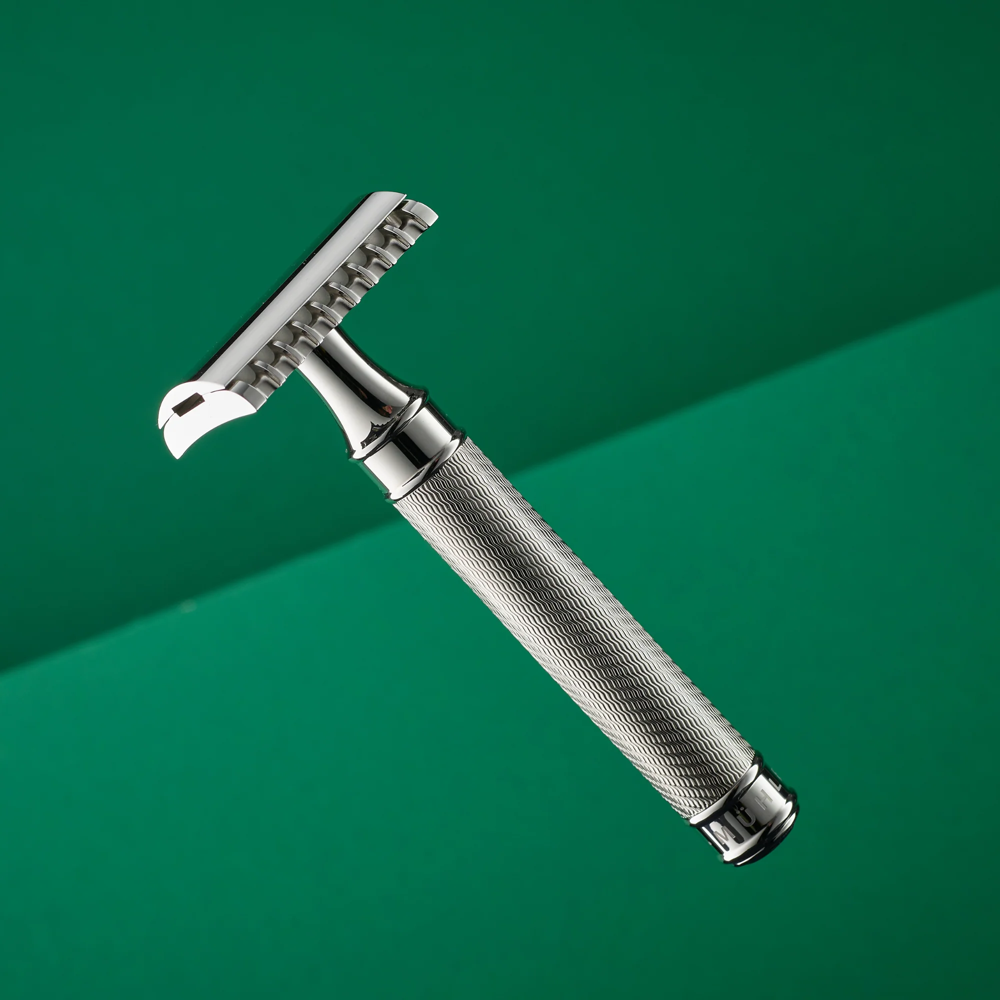 MÜHLE TRADITIONAL Safety Razor, Large, Stainless Steel, Open Comb - Image 4